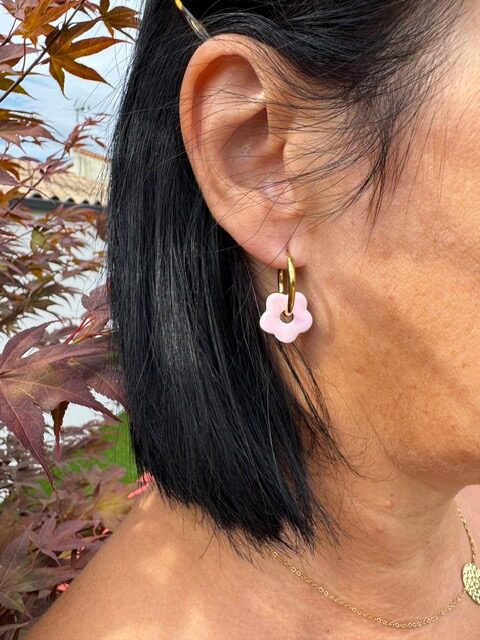Boucles d'oreilles Fleur Aila couleur or et rose