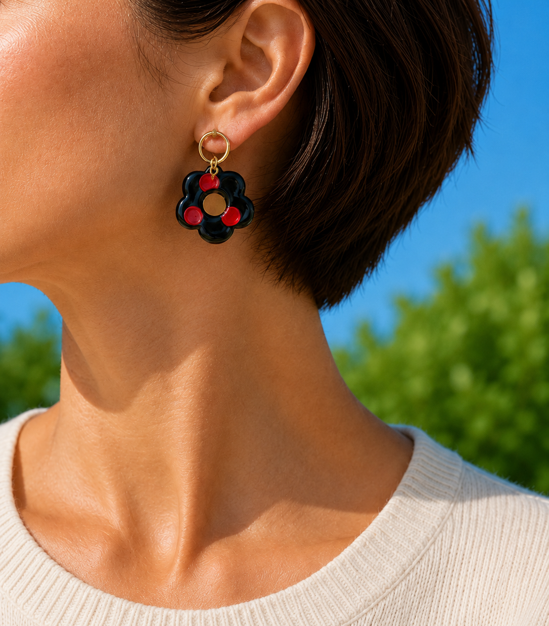 Boucles D'oreilles Fleur AILA couleur Noir à pois rouge